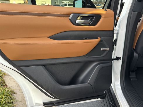 New 2026 Nissan Armada SL image 15