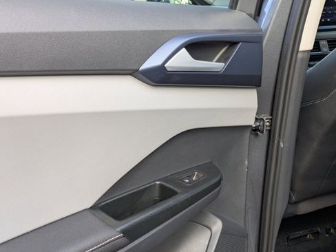 Used 2024 Volkswagen Taos SE image 21