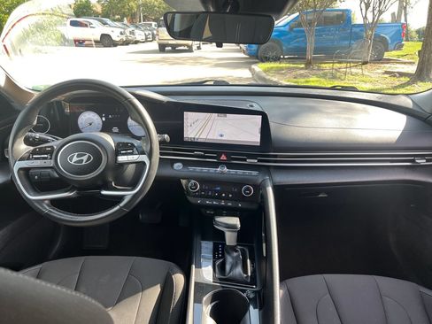 Used 2025 Hyundai Elantra SEL FWD image 12