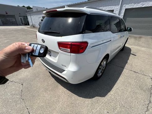 Used 2018 Kia Sedona SX Limited FWD image 17