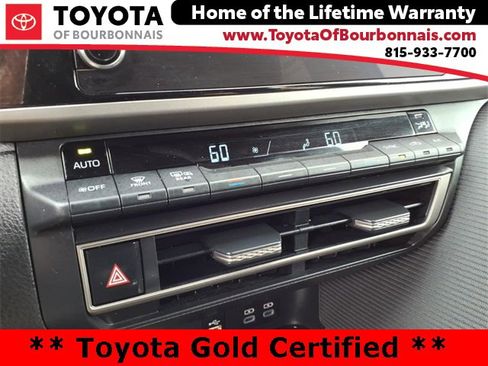 Certified 2025 Toyota Camry SE image 25