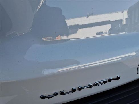 Used 2023 GMC Yukon SLT w/ SLT Luxury Package image 12