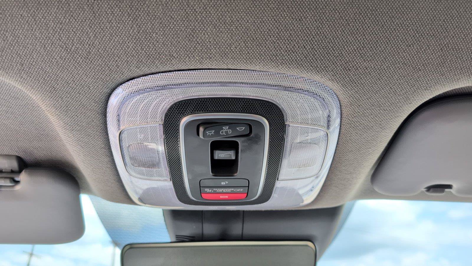 Used 2025 Hyundai Elantra SEL FWD image 32