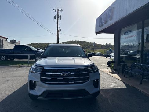 Used 2026 Ford Explorer Active w/ Active Comfort Package AWD/4WD image 4