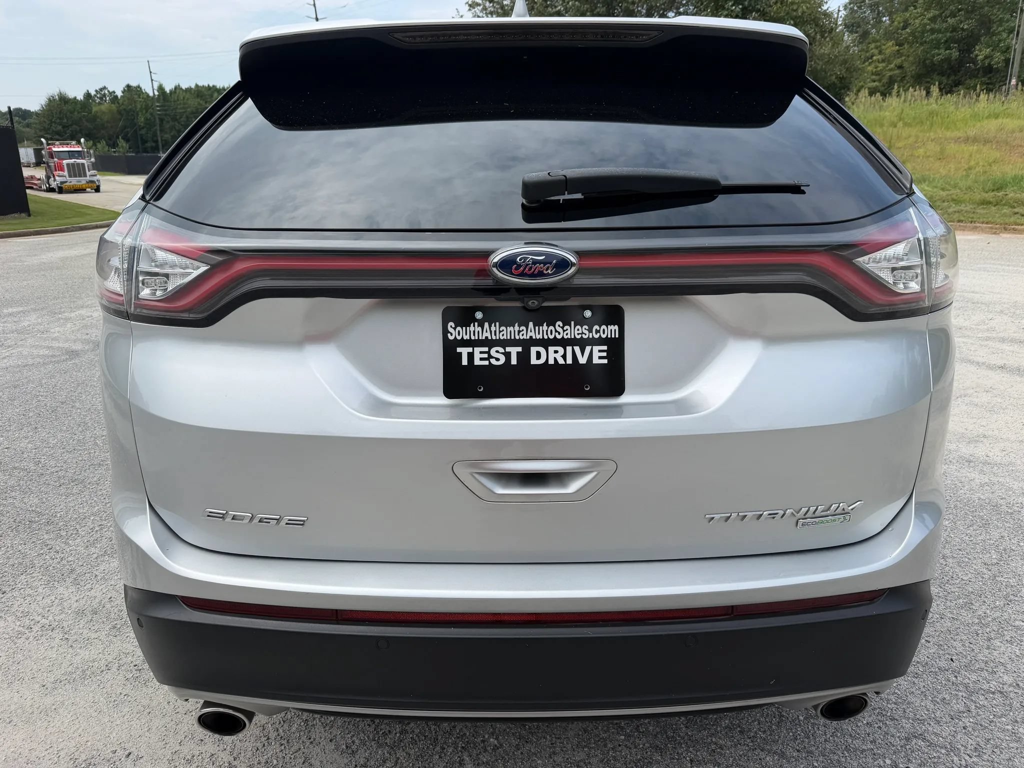 Used 2018 Ford Edge Titanium w/ Equipment Group 301A FWD image 4