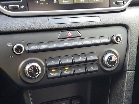 Used 2020 Kia Sportage LX image 24