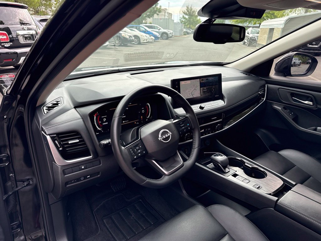 Certified 2025 Nissan Rogue SL FWD image 17