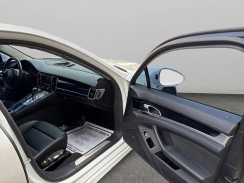 Used 2015 Porsche Panamera 4 image 17