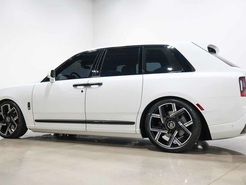 Used 2025 Rolls-Royce Cullinan Black Badge AWD/4WD image 27