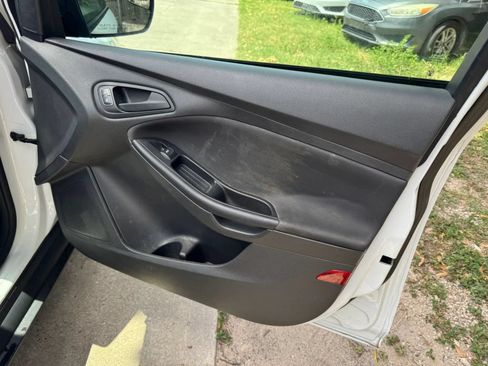 Used 2018 Ford Focus S FWD image 24