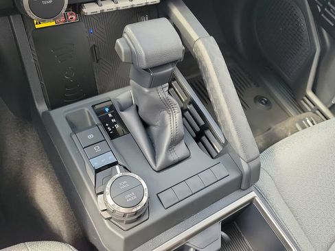 New 2026 Toyota 4Runner SR5 AWD/4WD image 18