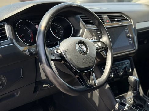 Used 2019 Volkswagen Tiguan SE w/ Panoramic Sunroof Package FWD image 13