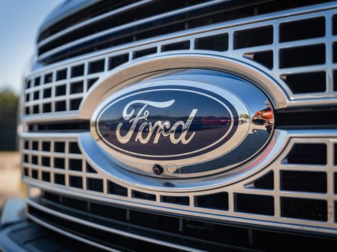 Certified 2019 Ford F450 Platinum w/ Platinum Ultimate Package image 27