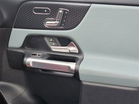 New 2026 Mercedes-Benz GLB 250 4MATIC image 17