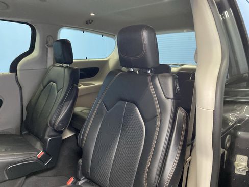 Certified 2020 Chrysler Pacifica Touring-L image 26