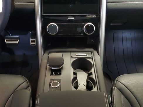Used 2025 Land Rover Discovery Dynamic SE AWD/4WD image 29