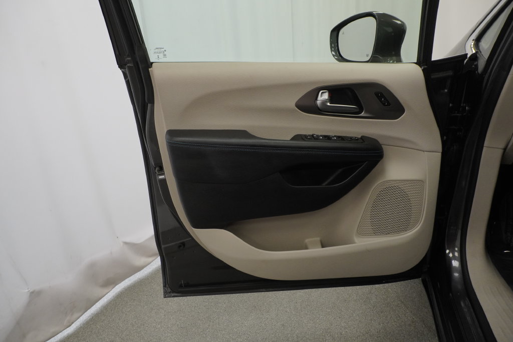 Certified 2021 Chrysler Pacifica Touring-L FWD image 33
