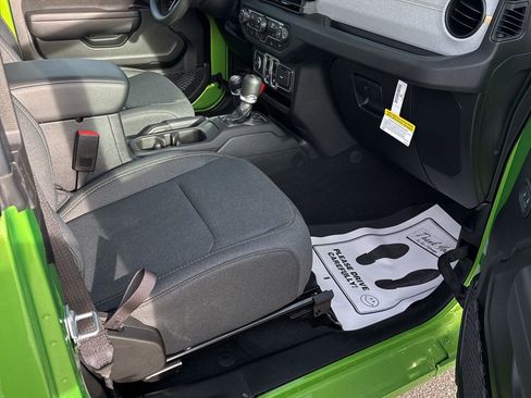 Used 2025 Jeep Wrangler Sport image 11