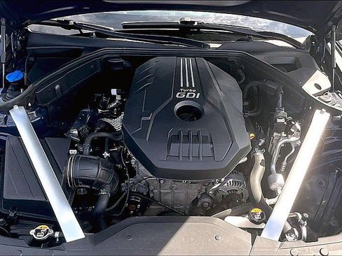 Used 2023 Genesis G70 2.0T image 14