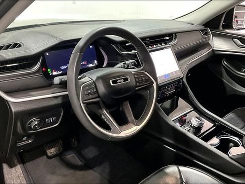 Used 2023 Jeep Grand Cherokee Limited w/ Luxury Tech Group II image 17