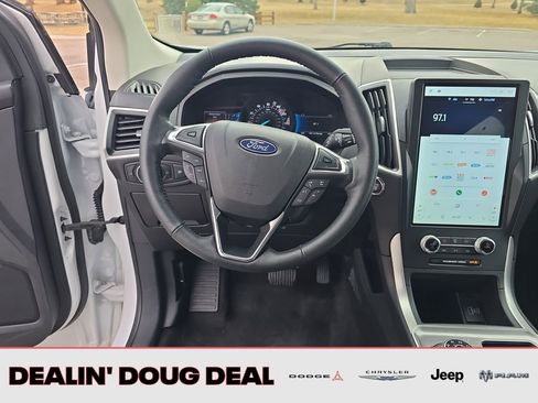 Used 2024 Ford Edge SEL image 13
