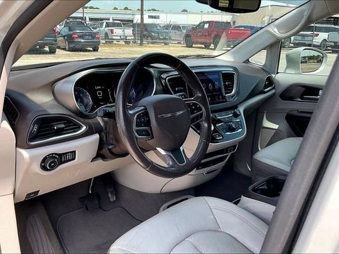 Certified 2019 Chrysler Pacifica Touring-L Plus FWD image 14