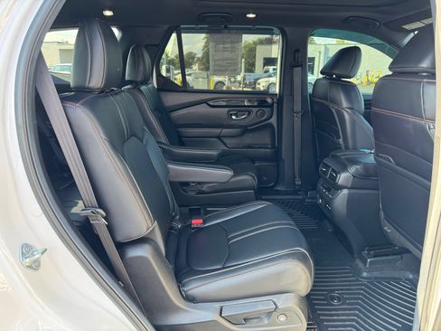 Used 2024 Honda Pilot TrailSport image 26