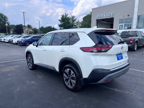 Used 2022 Nissan Rogue SV AWD/4WD image 4