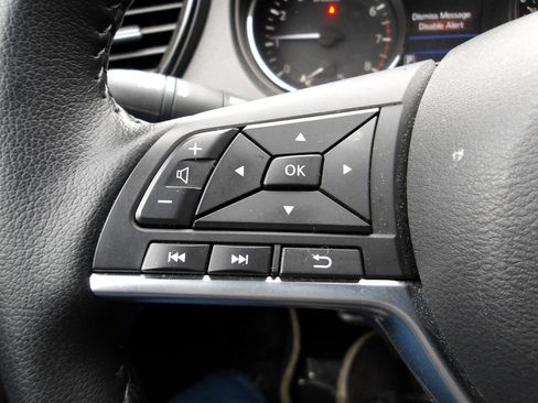 Used 2022 Nissan Rogue Sport SL w/ Premium Package image 16