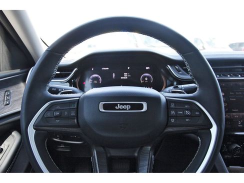 Used 2023 Jeep Grand Cherokee Limited w/ Luxury Tech Group II RWD image 16