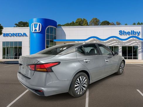 Used 2023 Nissan Altima 2.5 SV image 8