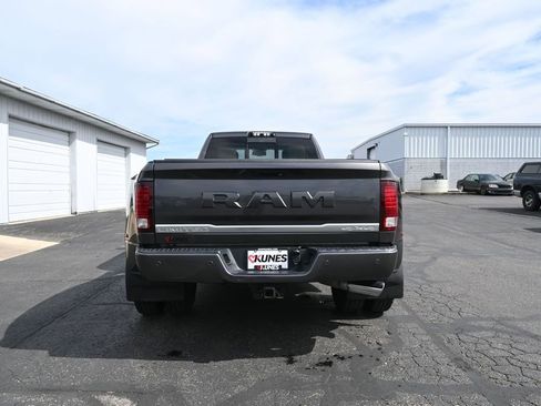 Used 2018 RAM 3500 Laramie Longhorn AWD/4WD image 11