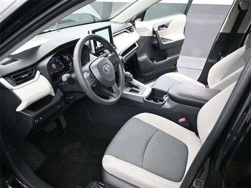 Used 2024 Toyota RAV4 XLE w/ Convenience Package image 6
