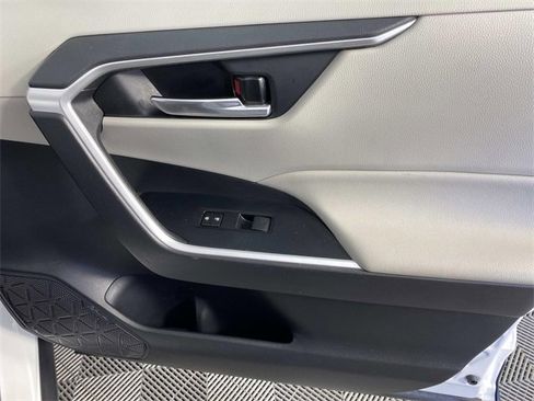 Used 2021 Toyota RAV4 XLE w/ Convenience Package image 25