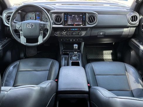 Used 2019 Toyota Tacoma TRD Off-Road AWD/4WD image 9