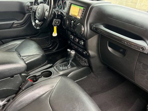 Used 2017 Jeep Wrangler Unlimited Sahara image 18