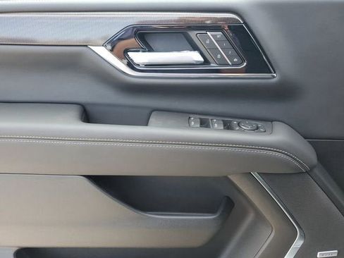 New 2026 GMC Yukon XL Elevation image 17