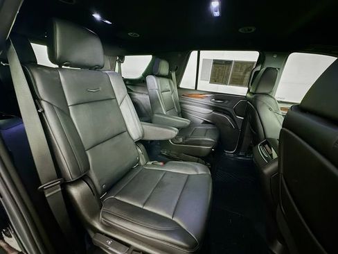 Used 2021 Cadillac Escalade Luxury AWD/4WD image 34