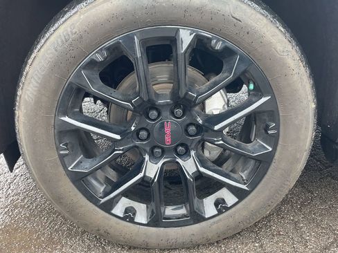 Used 2024 GMC Yukon XL Denali AWD/4WD image 10