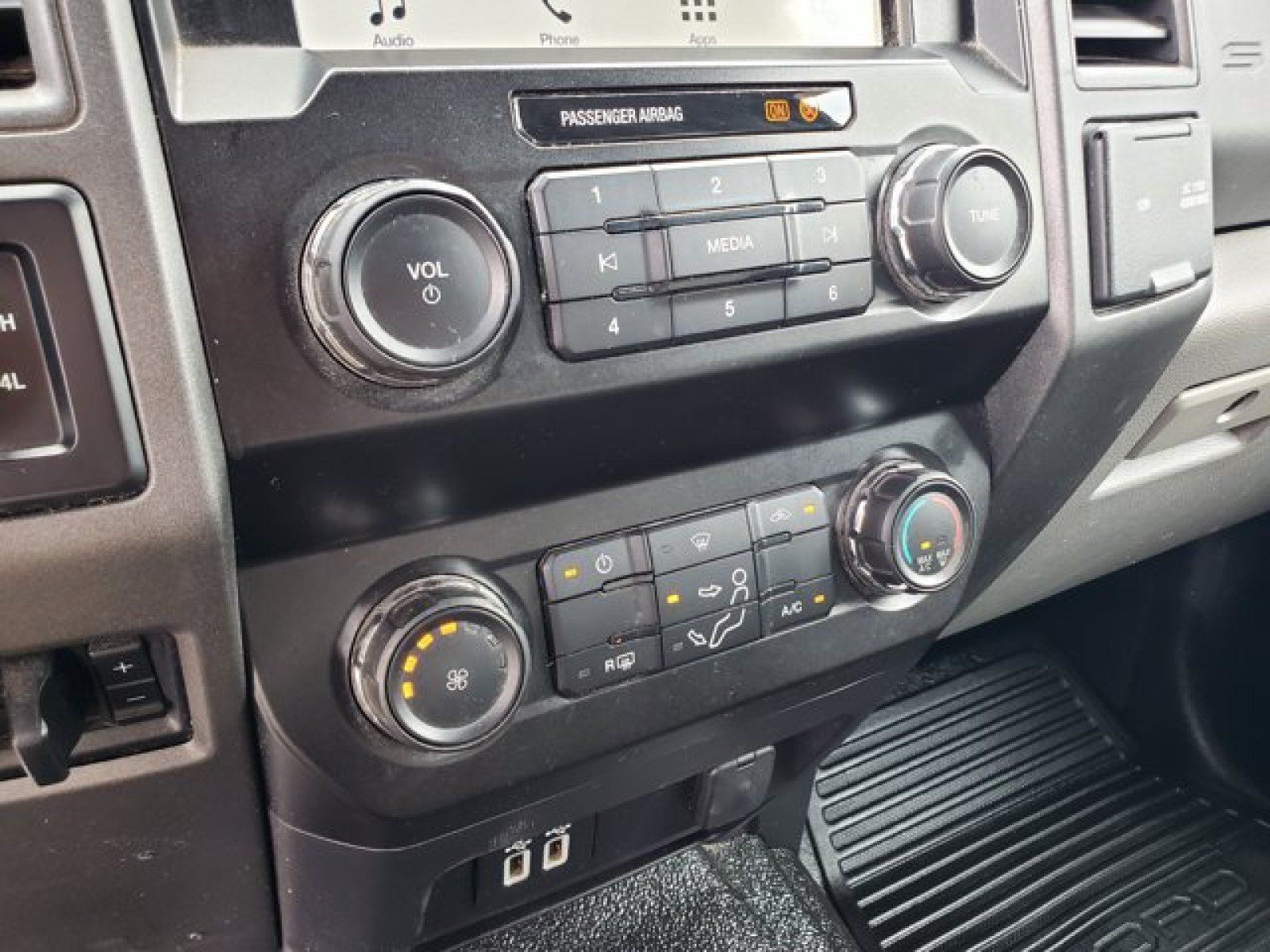 Used 2019 Ford F450 XL w/ STX Appearance Package AWD/4WD image 19