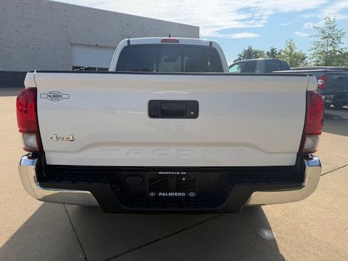 Certified 2022 Toyota Tacoma SR5 w/ SR5 Appearance Package (SM) AWD/4WD image 4