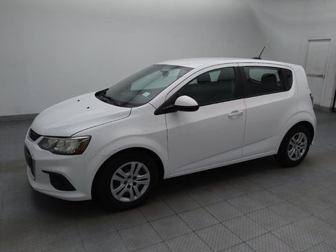 Used 2017 Chevrolet Sonic LT FWD image 2