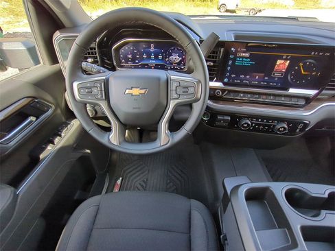 Used 2025 Chevrolet Silverado 2500 LT image 16