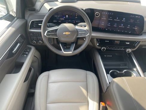 Used 2026 Chevrolet Suburban LT w/ Comfort Package AWD/4WD image 6