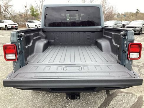 New 2026 Jeep Gladiator Sport AWD/4WD image 18