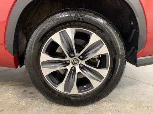 Used 2022 Toyota Highlander XLE FWD image 5