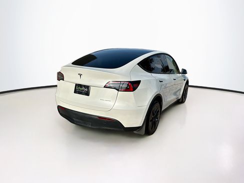 Used 2024 Tesla Model Y Long Range AWD/4WD image 5