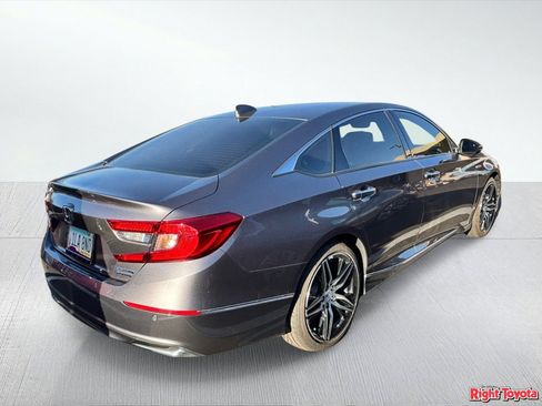 Used 2021 Honda Accord Touring image 4