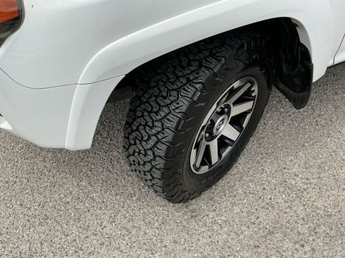 Used 2019 Toyota 4Runner TRD Off-Road Premium AWD/4WD image 21