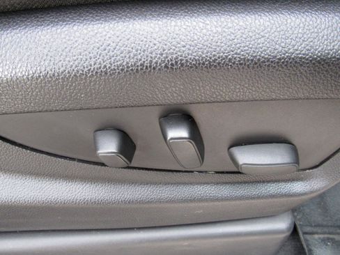 Used 2016 GMC Yukon XL SLE w/ Convenience Package image 27